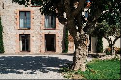 Renovated farmhouse with swimming pool