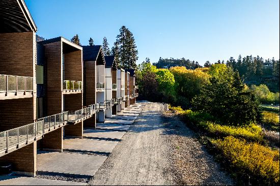 Exquisite Lakeside Living