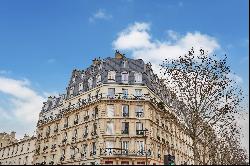 Paris 7th District – An ideal pied a terre enjoying Eiffel Tower views