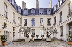 Paris 3rd District - An exceptional 3-bed apartment in a period private mansion