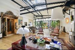 Paris 3rd District - An exceptional 3-bed apartment in a period private mansion