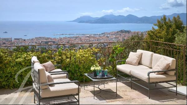 Cannes heights Sublime sea view for this magnificent villa in a rare guarded estate