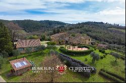 Chianti - ESTATE WITH RENOVATED FARMHOUSES FOR SALE IN CASTELLINA, TUSCANY