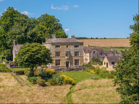 Compact Cotswold estate with unparalleled private views.