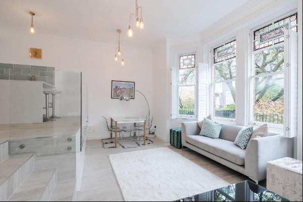 A modern and well presented 2 bedroom apartment available to rent on a revered side street