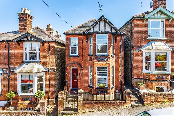 A centrally located Victorian detached home in the heart of Guildford.