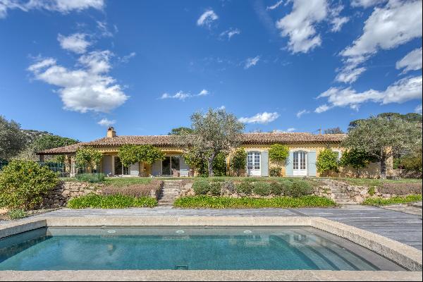 Magnificent Provençal villa for sale in Grimaud.