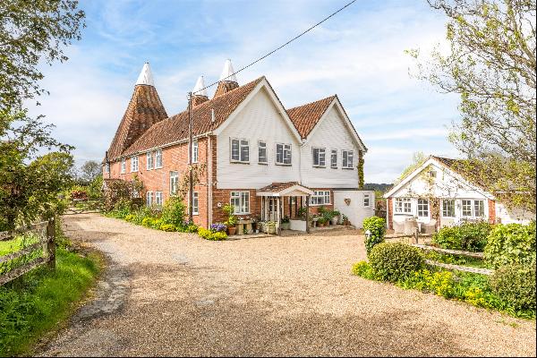 A wonderful attached Victorian property with stunning, far-reaching rural views as well as