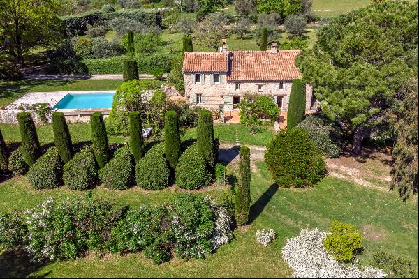 Charming Provencal farmhouse for sale in Fayence.