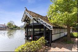 Lock Island, Mill Road, Marlow, Buckinghamshire, SL7 1QE