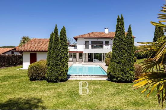 ASCAIN, NEAR THE VILLAGE, CONTEMPORARY HOUSE WITH SWIMMING POOL