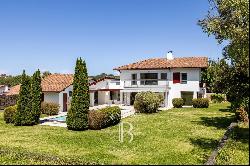 ASCAIN, NEAR THE VILLAGE, CONTEMPORARY HOUSE WITH SWIMMING POOL