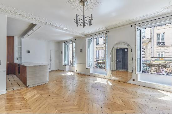 Paris 9th District - An elegant 3-bed apartment with a terrace