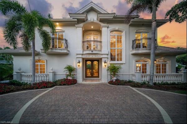 33 3RD ST S, Naples, FL, 34102, USA