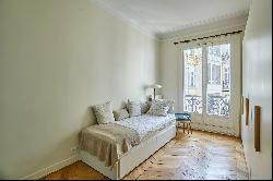 Paris 16th District – A furnished 4-room apartment