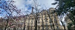 Paris 7th District – A pied a terre in a prime location