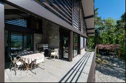 Alex, 10 minutes from the lake, stunning contemporary villa