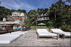 House with a view of the sunset and a private deck