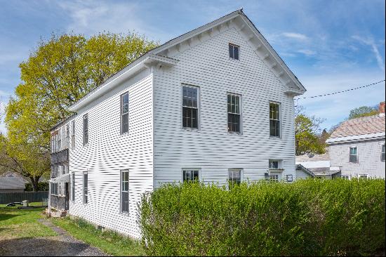 Charming 3 Bed Home in North Adams