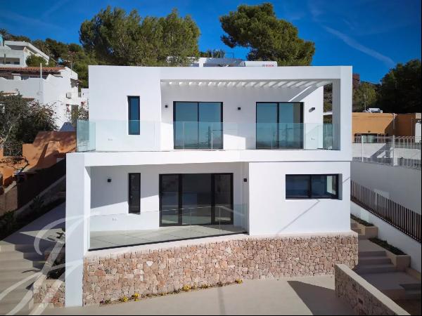 Newly built House with great views in Cap Martinet