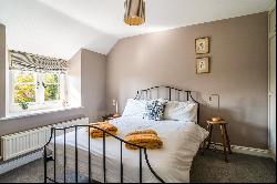 Yew Tree Cottages, Mount Pleasant Close, Stow on the Wold, Cheltenham, GL54 1BY