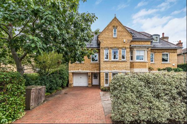 Holmesdale Road, Teddington, Middlesex, TW11 9LF