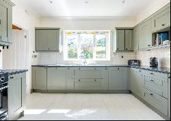 Tredragon Road, Mawgan Porth, Newquay, Cornwall, TR8 4DQ