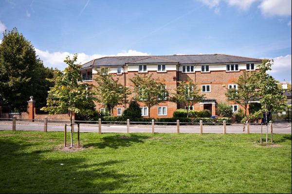 Chaucer Close, Windsor, Berkshire, SL4 3ER