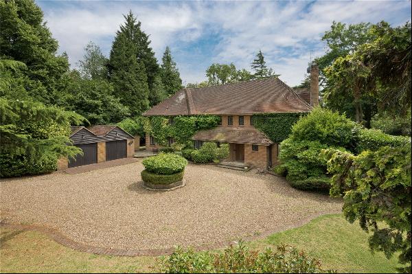 Brooks Close, St George's Hill, Weybridge, Surrey, KT13 0LX