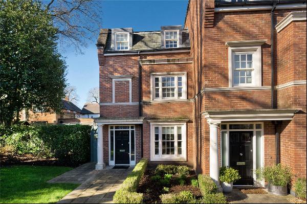 Warrenhurst Gardens, Weybridge, Surrey, KT13 0EJ