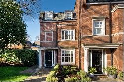 Warrenhurst Gardens, Weybridge, Surrey, KT13 0EJ