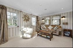 Warrenhurst Gardens, Weybridge, Surrey, KT13 0EJ