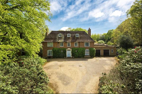 Rabbit Lane, Hersham, Walton-on-Thames, Surrey, KT12 4AX