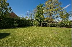 Oatlands Chase, Weybridge, Surrey, KT13 9SE