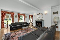 Queens Road, Hersham, Walton-on-Thames, Surrey, KT12 5LL