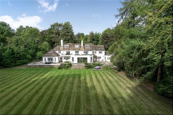 Castle Hill, Prestbury, Macclesfield, Cheshire, SK10 4AR