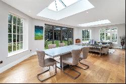 Castle Hill, Prestbury, Macclesfield, Cheshire, SK10 4AR