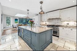 Castle Hill, Prestbury, Macclesfield, Cheshire, SK10 4AR