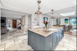 Castle Hill, Prestbury, Macclesfield, Cheshire, SK10 4AR