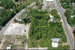 17 W 10th St #1, Carrabelle FL 32322