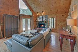 Secluded Cabin Nestled Above The Toccoa River