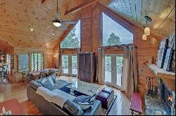 Secluded Cabin Nestled Above The Toccoa River