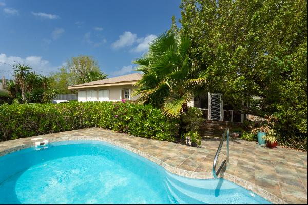 Family rental home with pool