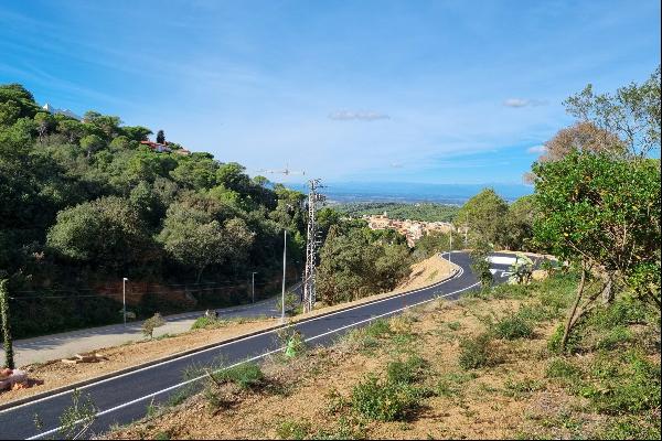 Fantastic south facing plot in the village of Begur