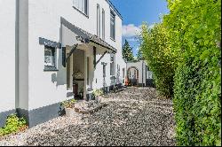 Spacious and sunny family home