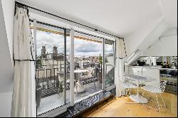 Paris 6th - Superb apartment on the top floor with balcony and exceptional views