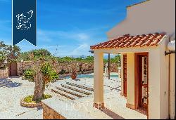 Luxury estate with an outbuilding for sale two steps away from the most beautiful beaches 