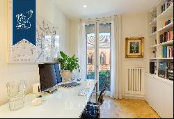 Bright and spacious apartment with balconies for sale in the heart of Milan