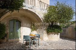 Ancient baglio dating from 1800 in the baroque town of Noto