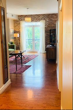 Renovated and Spacious Condo In The Heart of Buckhead